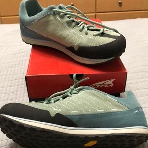 Altra Gradton hiking shoes size 9